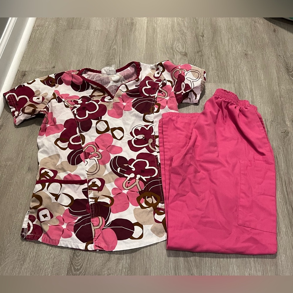 Woman’s XS scrub set.